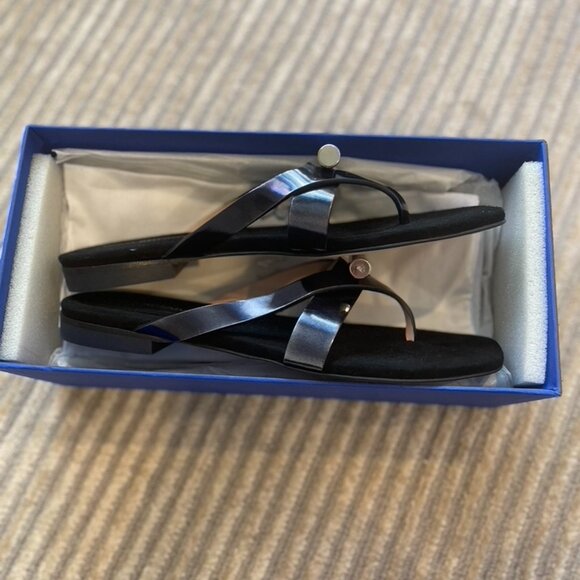 STUART WEITZMAN Arro Metallic Bar Thong Sandal Size 7.5 - Picture 4 of 6